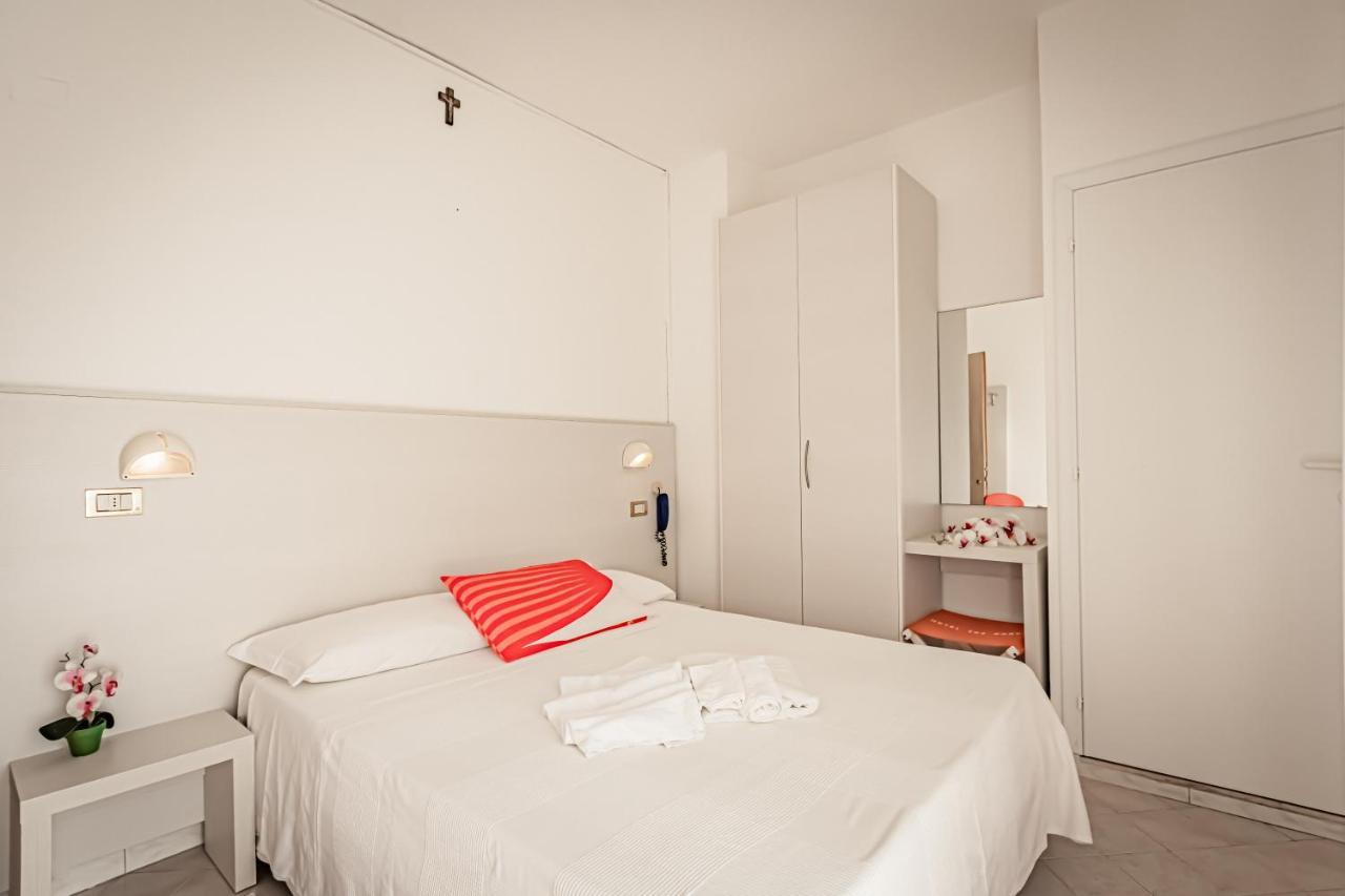 Hotel Tre Rose 리치오네 외부 사진